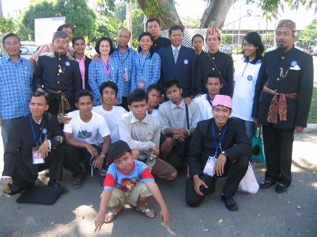Foto Bersama Team Temu Karya Ilmiah STAH DNJ