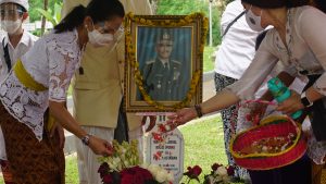 UPACARA PEMAKAMAN Mayor Jenderal Polisi Purnawirawan Drs. I Gusti Made Putera Astaman 4